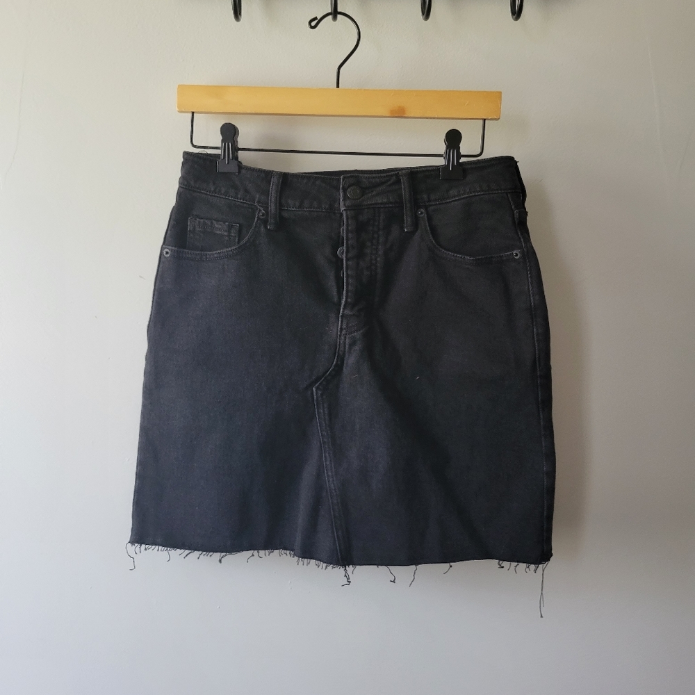 High rise black jean denim skirt raw hem button fly size 6